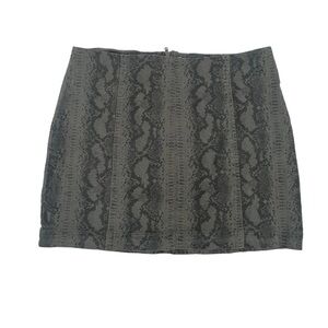 Tinseltown Green Snake Print Mini Skirt Size 13 Women’s